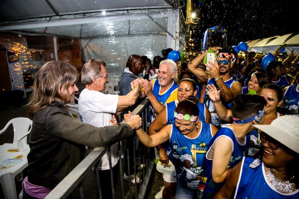 12.02.2018 - Prefeita Paula Mascarenhas e o vice Idemar Barz no segundo dia do Carnaval 2018 - Foto: Gustavo Vara