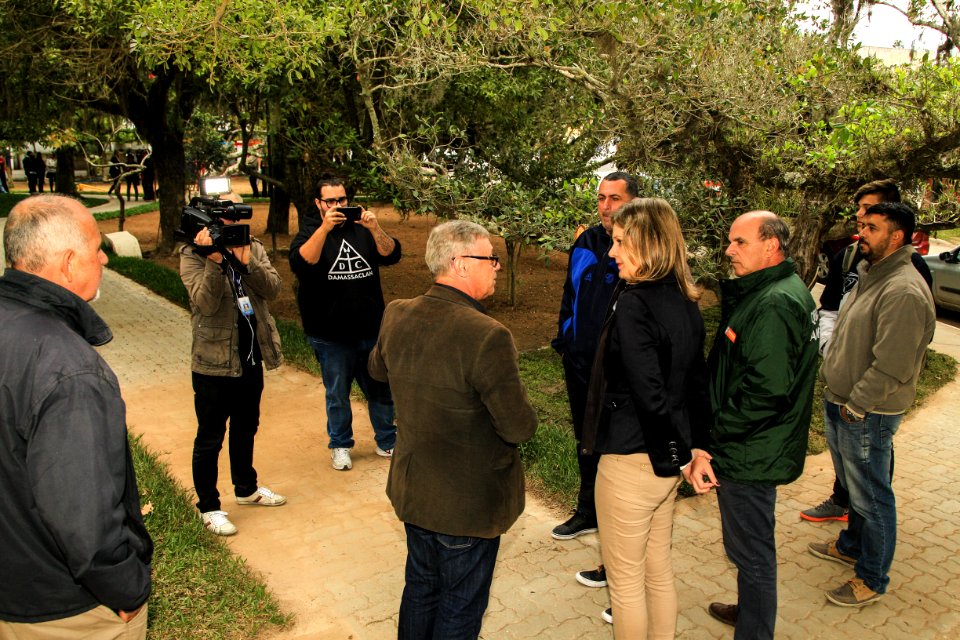 17.05.2018 - Prefeita Paula Mascarenhas  durante entrega da praça São Jerônimo,   atrás do Shopping Mar de Dentro e entrega de obras Ilha Bela e São Conrado - Laranjal- Foto: Gustavo Vara