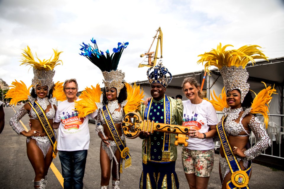 10.02.2018 - Prefeita Paula Mascarenhas e o vice Idemar Barz durante o primeiro dia do Carnaval 2018 - Foto: Gustavo Vara