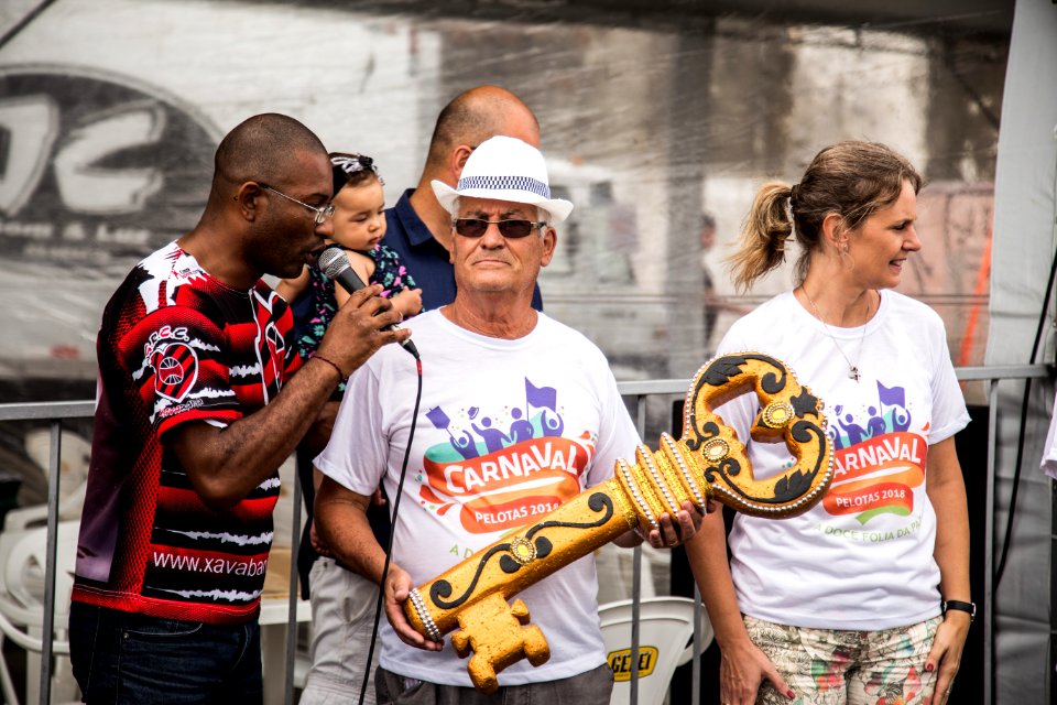 10.02.2018 - Prefeita Paula Mascarenhas e o vice Idemar Barz durante o primeiro dia do Carnaval 2018 - Foto: Gustavo Vara