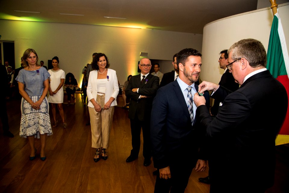 28.02.2018 - Porto Alegre/RS - Prefeita Paula Mascarenhas recebe comenda da Ordem das Palmas Acadêmicas na Fundação Iberê Camargo - Foto: Gustavo Vara