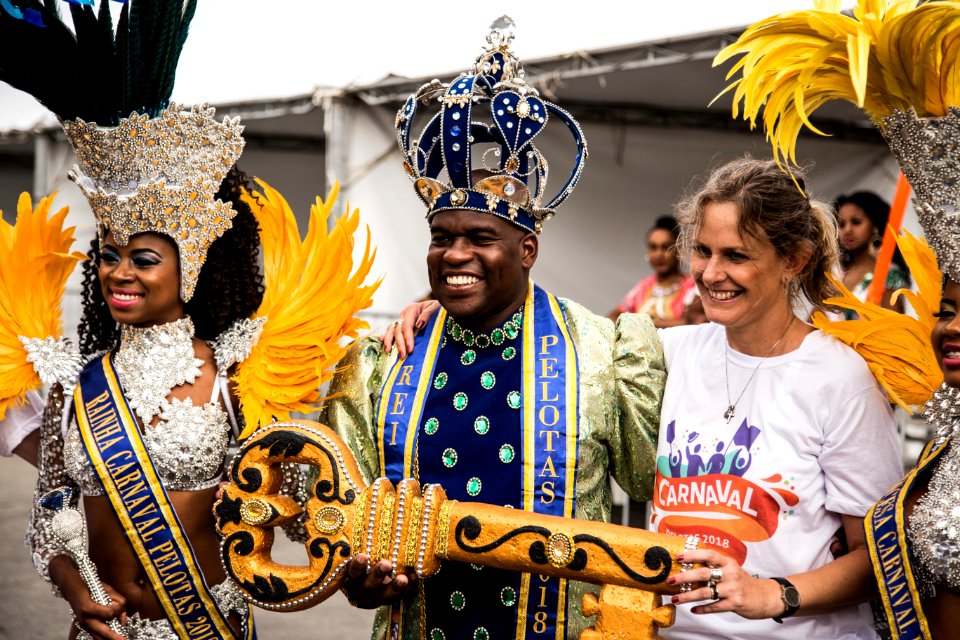 10.02.2018 - Prefeita Paula Mascarenhas e o vice Idemar Barz durante o primeiro dia do Carnaval 2018 - Foto: Gustavo Vara