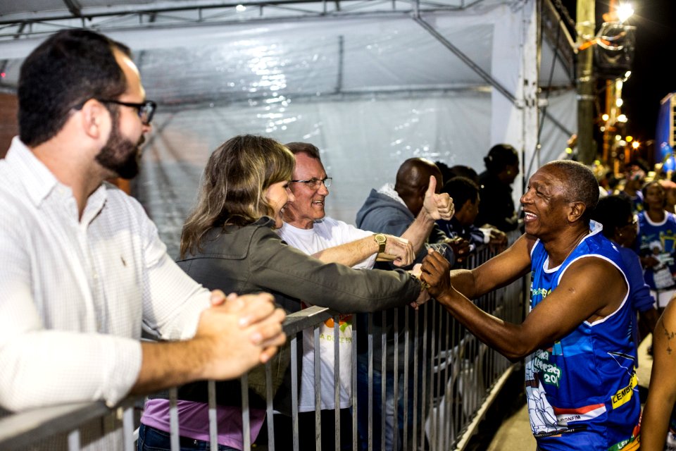 12.02.2018 - Prefeita Paula Mascarenhas e o vice Idemar Barz no segundo dia do Carnaval 2018 - Foto: Gustavo Vara