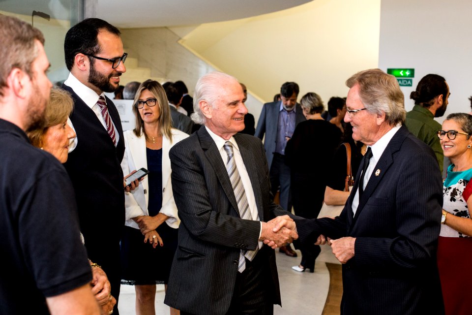 28.02.2018 - Porto Alegre/RS - Prefeita Paula Mascarenhas recebe comenda da Ordem das Palmas Acadêmicas na Fundação Iberê Camargo - Foto: Gustavo Vara