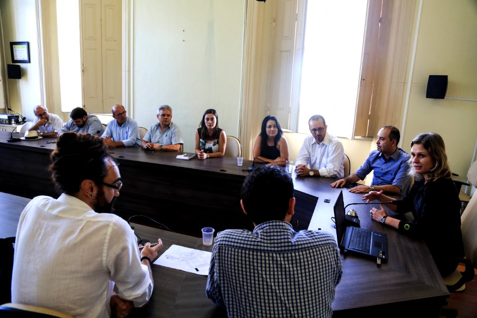 11.01.2018 - Prefeita Paula Mascarenhas durante reunião sobre Estrada do Engenho