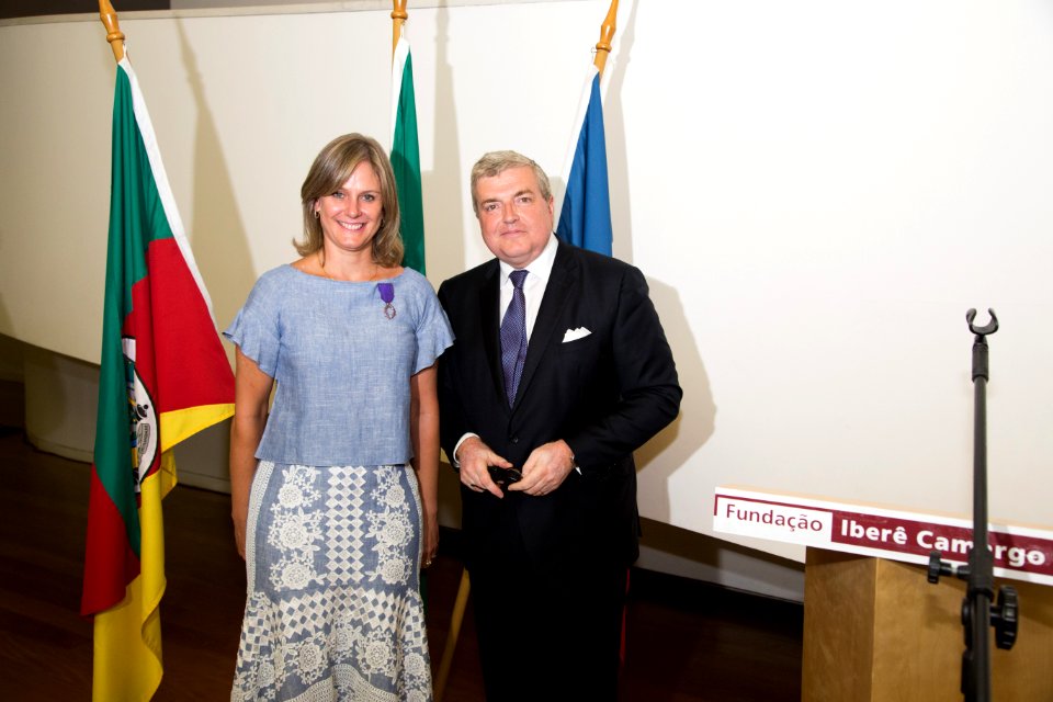 28.02.2018 - Porto Alegre/RS - Prefeita Paula Mascarenhas recebe comenda da Ordem das Palmas Acadêmicas na Fundação Iberê Camargo - Foto: Gustavo Vara
