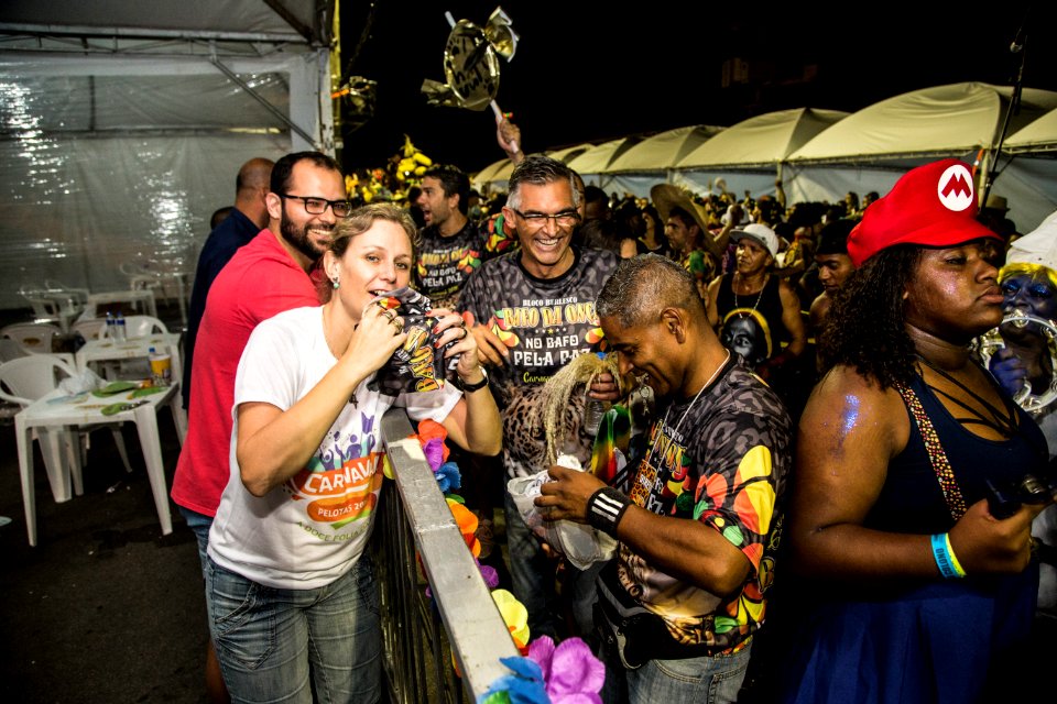 10.02.2018 - Prefeita Paula Mascarenhas e o vice Idemar Barz durante o primeiro dia do Carnaval 2018 - Foto: Gustavo Vara