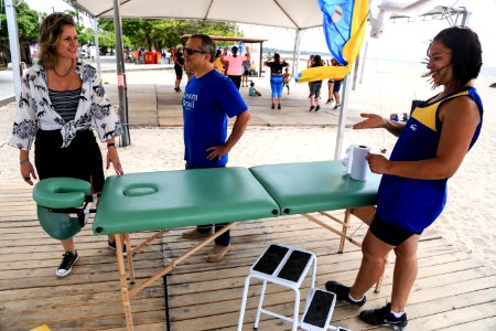 29.12.2017 - Prefeita Paula Mascarenhas durante visita e entrega da reforma do trapiche da praia do Laranjal