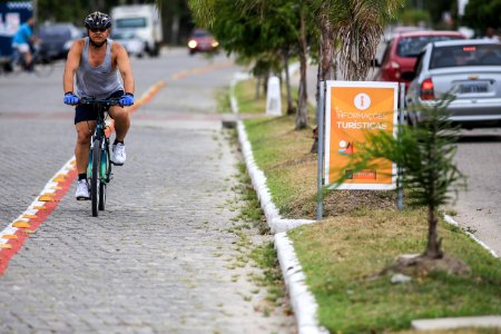 29.12.2017 - Prefeita Paula Mascarenhas durante visita e entrega da reforma do trapiche da praia do Laranjal