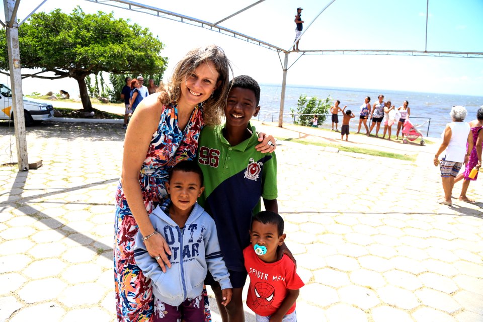 31.01.2018 - Prefeita Paula Mascarenhas durante entrega e instalação da placa no monumento à Iemanjá - Foto: Gustavo Vara