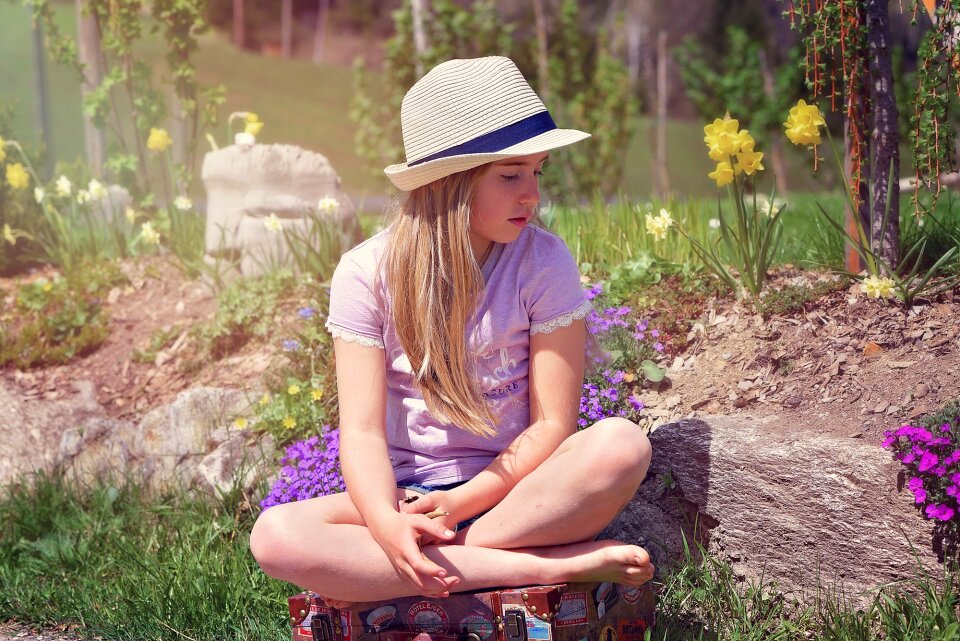 Blond hat luggage