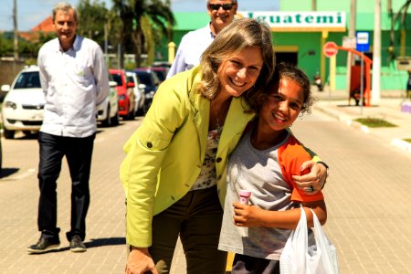 07.12.2017 - Prefeita Paula Mascarenhas e o vice Idemar Barz durante entrega das Ruas 04 e 29 do Bairro Dunas