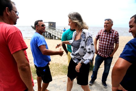 29.12.2017 - Prefeita Paula Mascarenhas durante visita e entrega da reforma do trapiche da praia do Laranjal