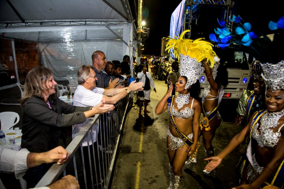 12.02.2018 - Prefeita Paula Mascarenhas e o vice Idemar Barz no segundo dia do Carnaval 2018 - Foto: Gustavo Vara