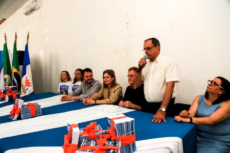 15.12.2017 - Prefeita Paula Mascarenhas e o vice Idemar Barz durante lançamento do livro "Da escola: uma proposta de paz"