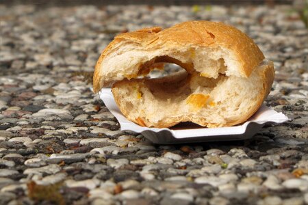 Hot dog by looking thrown away