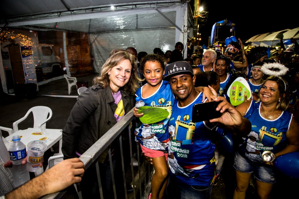 12.02.2018 - Prefeita Paula Mascarenhas e o vice Idemar Barz no segundo dia do Carnaval 2018 - Foto: Gustavo Vara