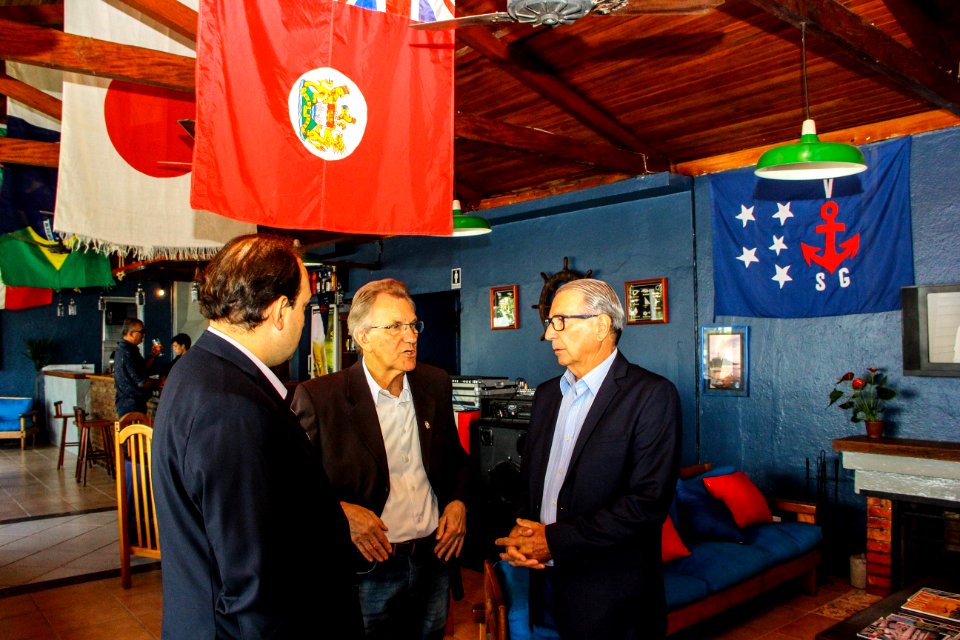 24.11.2017 - Prefeito em exercício Idemar Barz em reunião almoço com o vice-almirante Victor Cardoso Gomes - Fotos: Marcel Avila