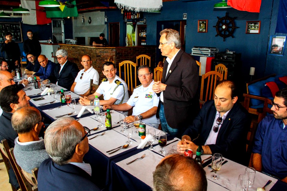 24.11.2017 - Prefeito em exercício Idemar Barz em reunião almoço com o vice-almirante Victor Cardoso Gomes - Fotos: Marcel Avila