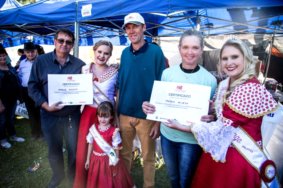 12.11.2017 - 1ª Festa do Morango é atração na comunidade do Redentor, na Estrada da Gama, localizada no Monte Bonito. Com a presença do secretário muncipal Jair Seidel, vice prefeito Idemar Barz e a prefeita Paula Mascarenhas