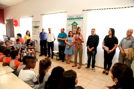 15.12.2017 - Prefeita Paula Mascarenhas e o vice Idemar Barz durante entrega do laboratório de Khan Academy da Escola Municipal Ensino Fundamental Carlos Laquintinie