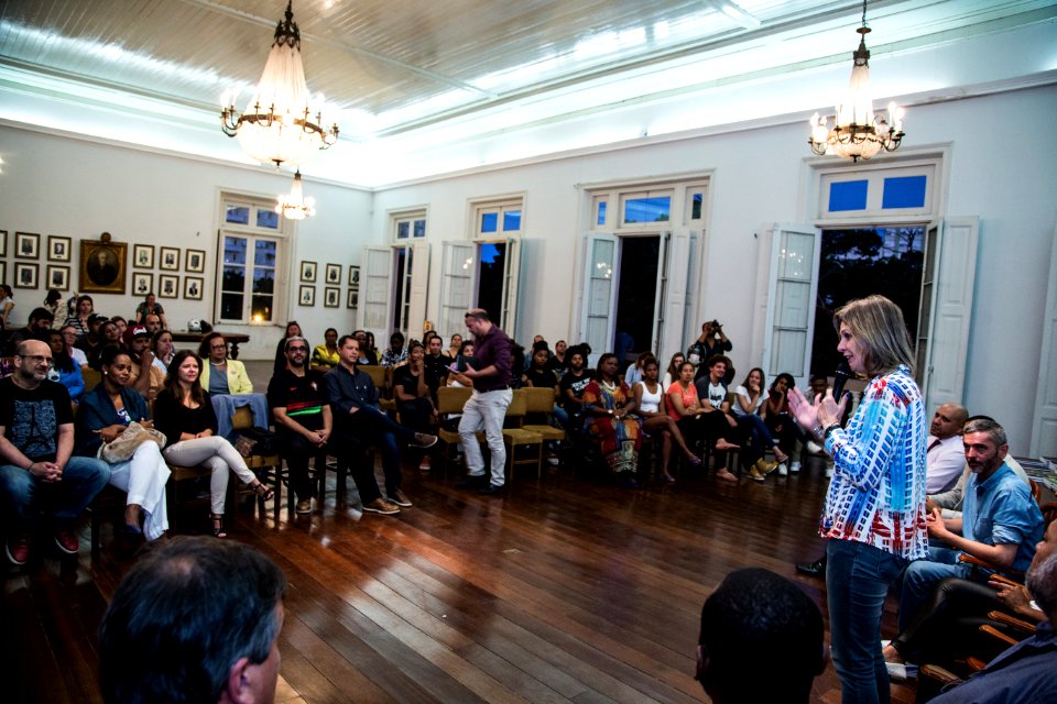 13.11.2017 - Prefeita Paula Mascarenhas prestigia o lançamento dos livros da Fundação Palmares na Bibliotheca Pública Pelotense