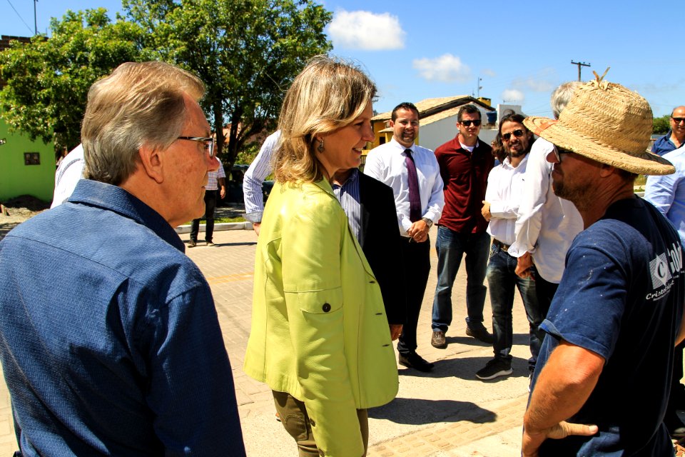 07.12.2017 - Prefeita Paula Mascarenhas e o vice Idemar Barz durante entrega das Ruas 04 e 29 do Bairro Dunas