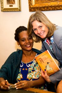 13.11.2017 - Prefeita Paula Mascarenhas prestigia o lançamento dos livros da Fundação Palmares na Bibliotheca Pública Pelotense