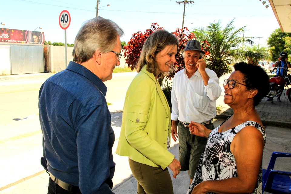 07.12.2017 - Prefeita Paula Mascarenhas e o vice Idemar Barz durante entrega das Ruas 04 e 29 do Bairro Dunas