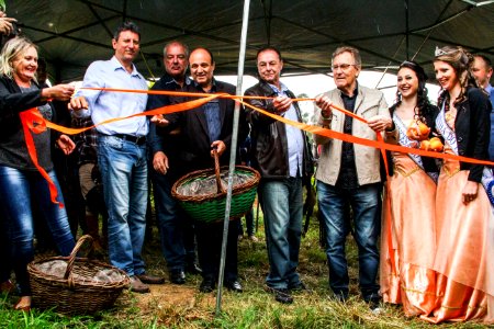 25.11.2017 - Prefeito em exercício Idemar Barz na abertura da Colheita do Pêssego 2017