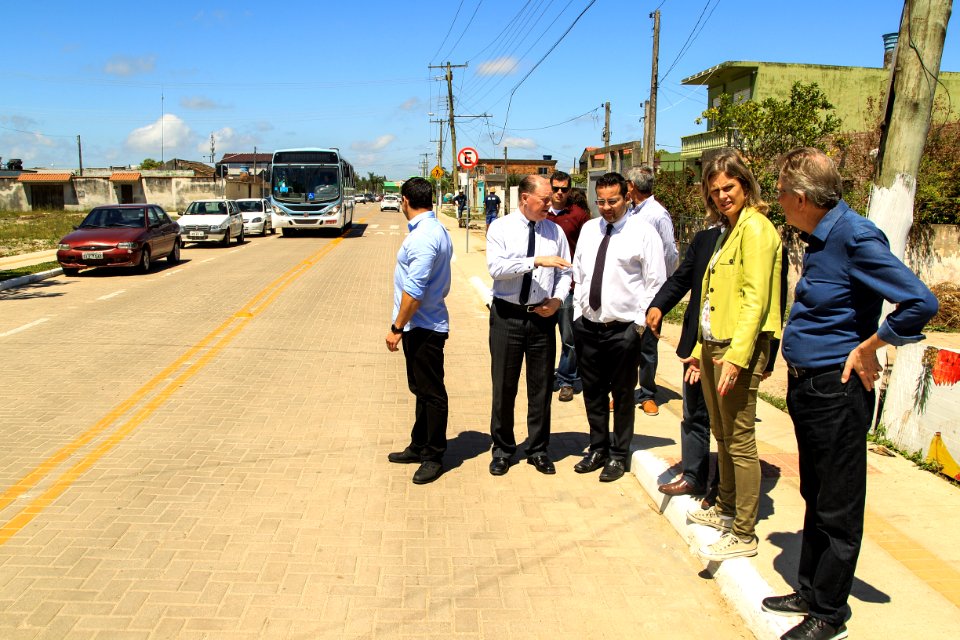 07.12.2017 - Prefeita Paula Mascarenhas e o vice Idemar Barz durante entrega das Ruas 04 e 29 do Bairro Dunas