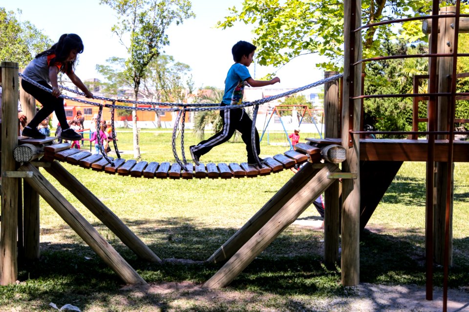 22.11.2017 - Novos bancos e brinquedos no Parque Baronesa