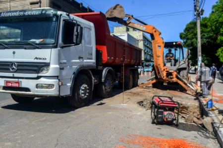 01.11.2017 - Obras da ETA São Gonçalo na rua Marechal Floriano