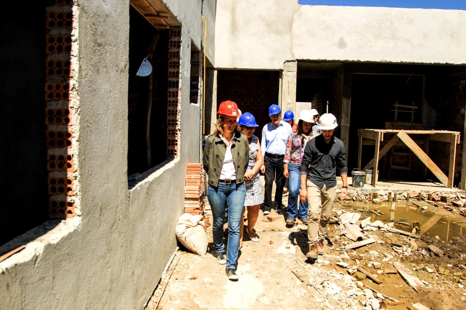 01.11.2017 - Prefeita Paula Mascarenhas e vice Idemar Barz em visita à obra da UBS Virgílio Costa
