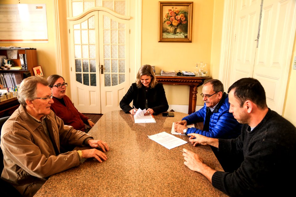 30.07.2018 - Prefeita Paula Mascarenhas durante assinatura do contrato para reforma e ampliação da EMEI Anita Malfatti - Foto: Gustavo Vara