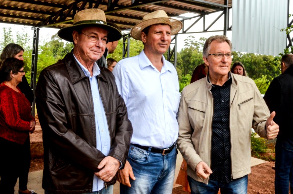 25.11.2017 - Prefeito em exercício Idemar Barz na abertura da Colheita do Pêssego 2017