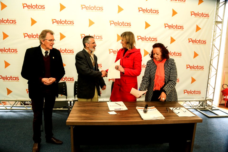 06.07.2018 - Prefeita Paula Mascarenhas e o vice Idemar Barz durante assinatura de leis “Instituição/ Cidadã(o) Emérita (o) - Foto: Gustavo Vara