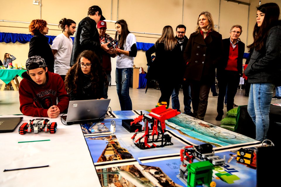 04.07.2018 - Prefeita Paula Mascarenhas e o vice Idemar Barz em visita ao evento Robopel no Parque Tecnológico - Foto: Gustavo Vara