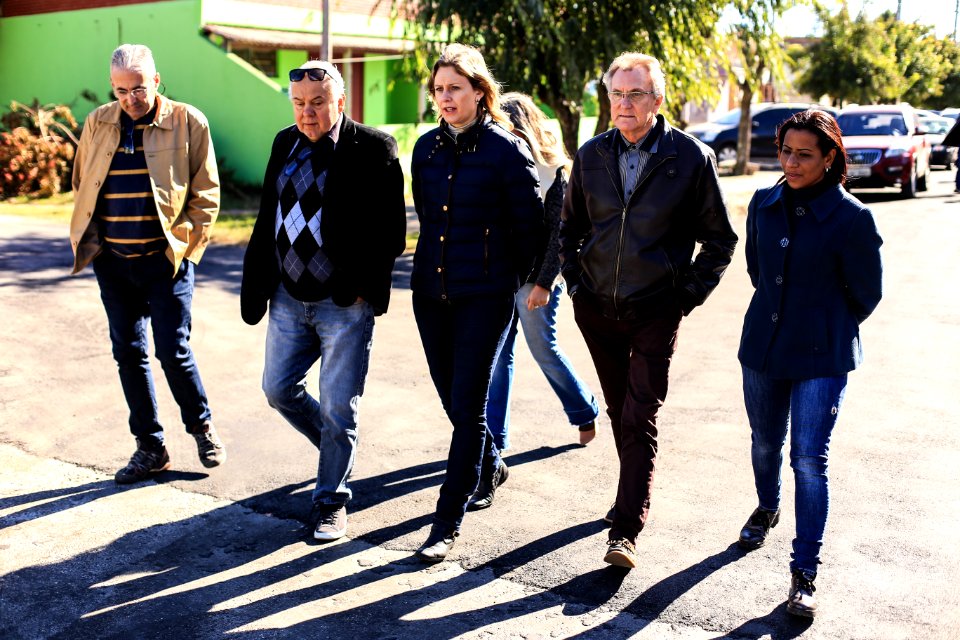 23.05.2018 - Prefeita Paula Mascarenhas e o vice Idemar Barz durante vistoria das obras nas ruas Afonso Pena, Paulo Guilayn e Santo Michelon no Fragata - Foto: Gustavo Vara