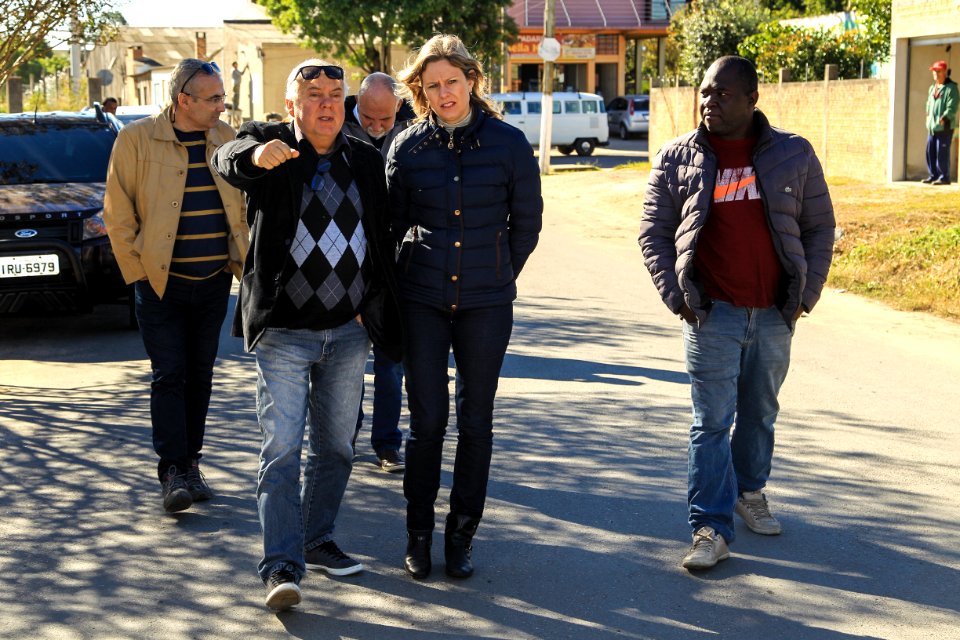 23.05.2018 - Prefeita Paula Mascarenhas e o vice Idemar Barz durante vistoria das obras nas ruas Afonso Pena, Paulo Guilayn e Santo Michelon no Fragata - Foto: Gustavo Vara
