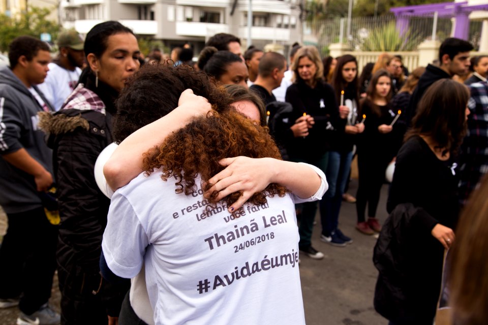 30.06.2018 - Prefeita Paula Mascarenhas participa da Passeata pela Paz em luto e protesto ao assassinato brutal de Thainã Leal, aluno do colégio Assis Brasil - Foto: Gustavo Vara