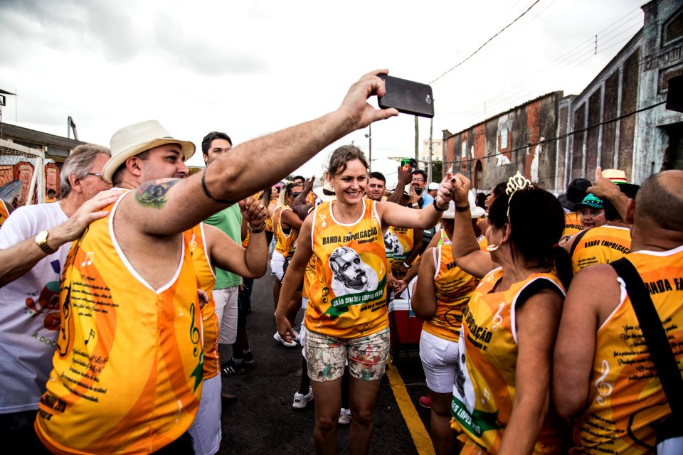 10.02.2018 - Prefeita Paula Mascarenhas e o vice Idemar Barz durante o primeiro dia do Carnaval 2018 - Foto: Gustavo Vara