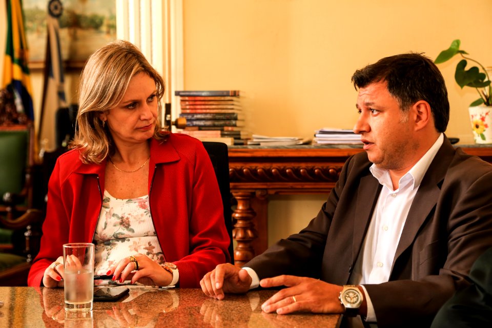 12.04.2018 - Prefeita Paula Mascarenhas durante reunião com a diretoria do Grêmio Esportivo Brasil e vereador Fabrício Tavares - Foto: Gustavo Vara