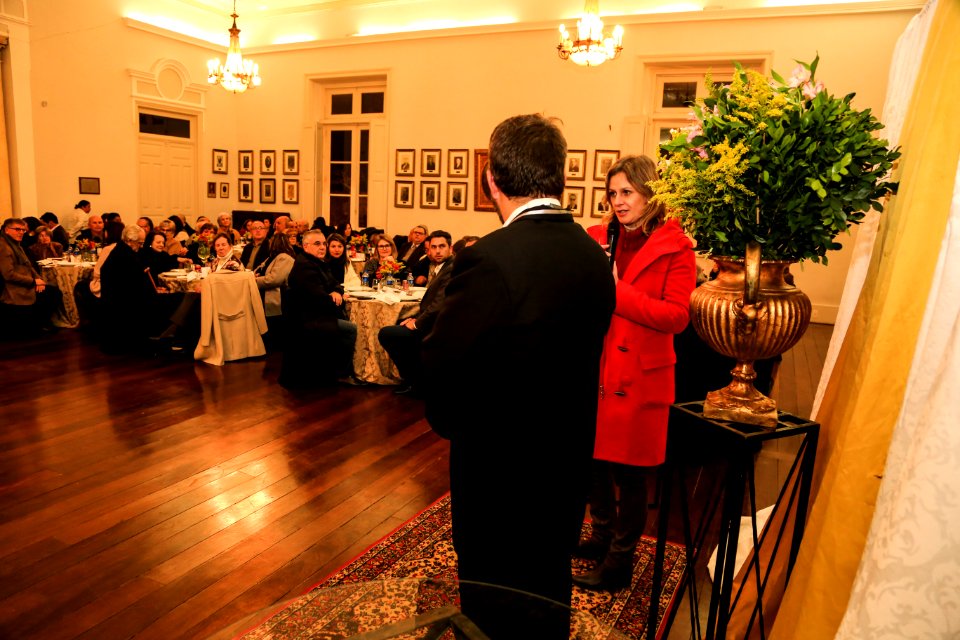 04.07.2018 - Prefeita Paula Mascarenhas em seu pronunciamento no jantar comemorativo de aniversário do Instituto Lobo da Costa - Foto: Gustavo Vara