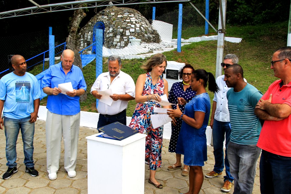 31.01.2018 - Prefeita Paula Mascarenhas durante entrega e instalação da placa no monumento à Iemanjá - Foto: Gustavo Vara