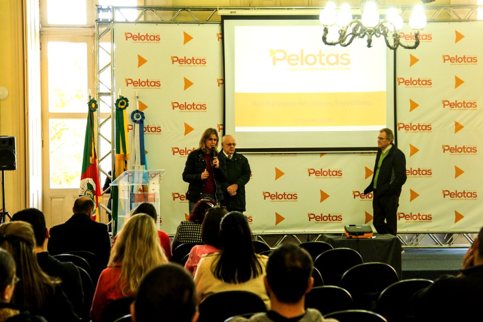 20.06.2018 - Prefeita Paula Mascarenhas e o vice Idemar Barz  durante acolhida aos novos servidores - Foto: Gustavo Vara