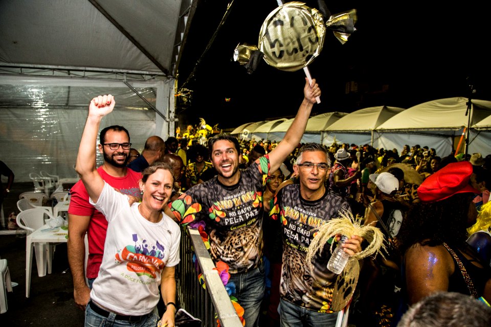 10.02.2018 - Prefeita Paula Mascarenhas e o vice Idemar Barz durante o primeiro dia do Carnaval 2018 - Foto: Gustavo Vara