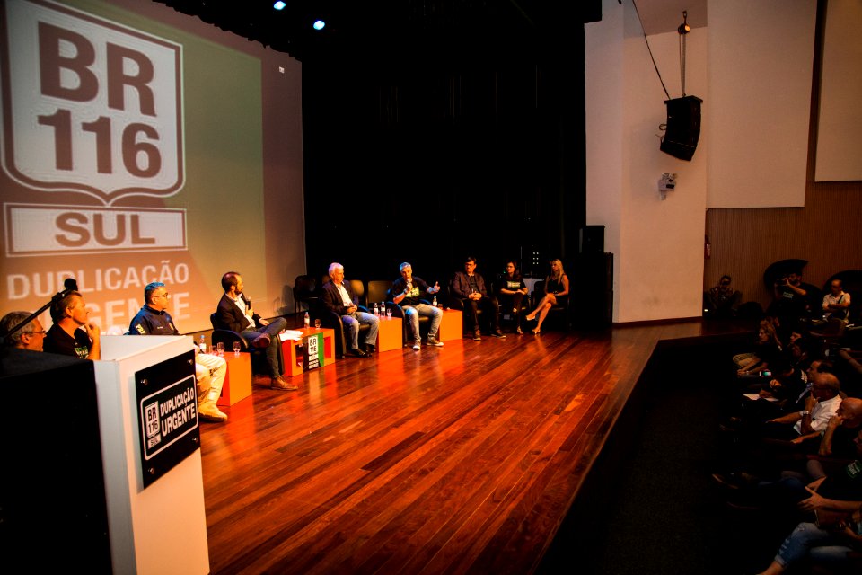 20.04.2018 - Painel: Duplicação BR 116 Urgente - Foto: Gustavo Vara