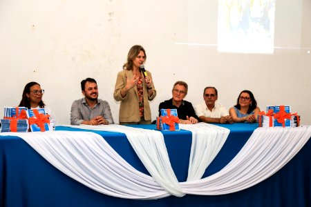 15.12.2017 - Prefeita Paula Mascarenhas e o vice Idemar Barz durante lançamento do livro "Da escola: uma proposta de paz"