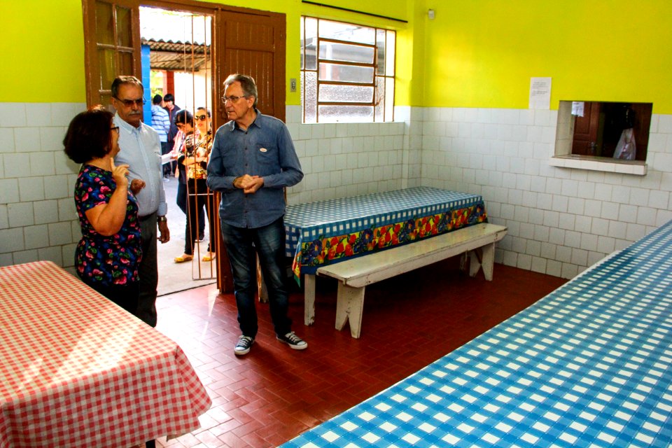 24.11.2017 - Prefeito em exercício Idemar Barz na Inauguração do cantinho de convivência da Escola Municipal Ferreira Viana